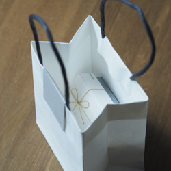 1粒糸玉とパールのイヤーカフ〈片耳用〉 10枚目の画像