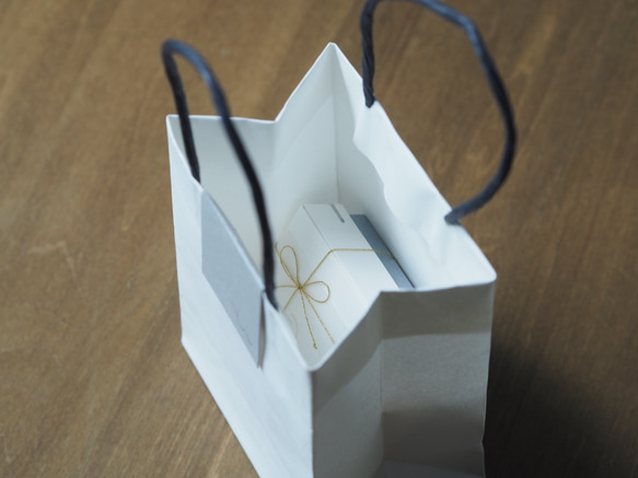 1粒糸玉とパールのイヤーカフ〈片耳用〉 10枚目の画像