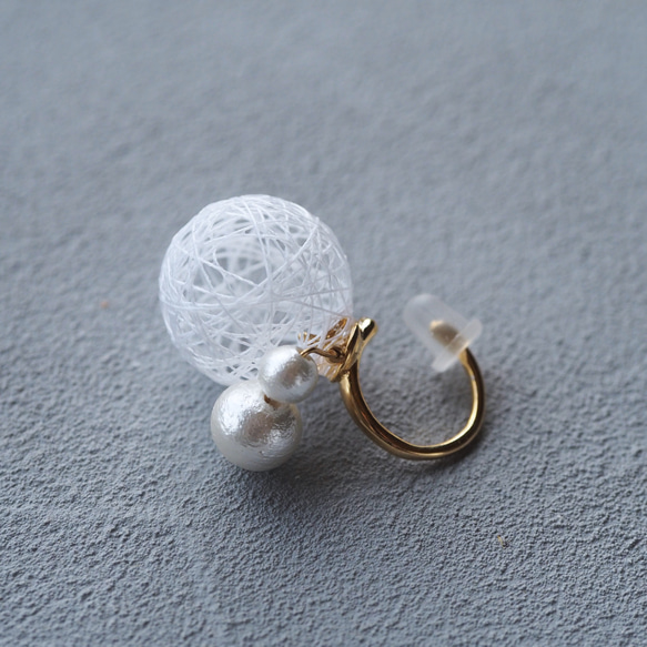 1粒糸玉とパールのイヤーカフ〈片耳用〉 5枚目の画像