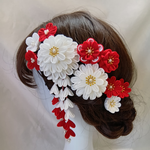 受注制作】つまみ細工 髪飾り 七五三 卒業式 成人式 和装 袴 白 赤 U
