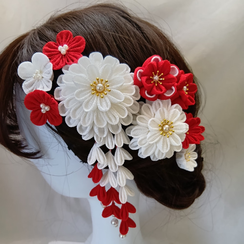 受注制作】つまみ細工 髪飾り 七五三 卒業式 成人式 和装 袴 白 赤 U