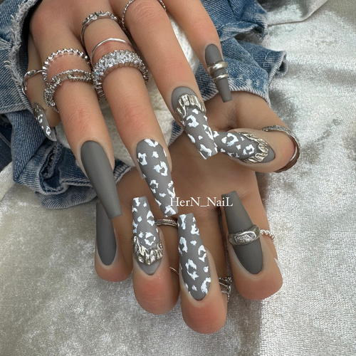 ブラウングレーレオパードリングネイルチップ ネイルチップ（つけ爪