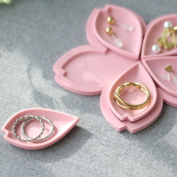 桜＆桜の花びらモチーフ　アクセサリートレー＆小物入れ 1枚目の画像