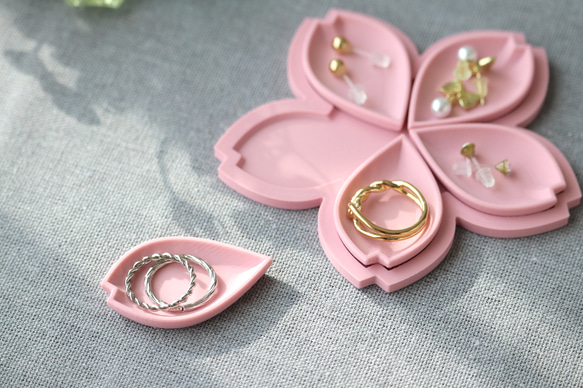 桜＆桜の花びらモチーフ　アクセサリートレー＆小物入れ 1枚目の画像