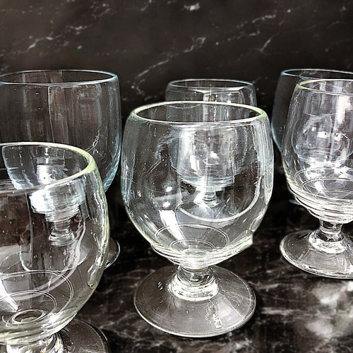 現品限り】蔓草飾りの足つきグラス ～ペルシャの手吹きガラス～ ワイン