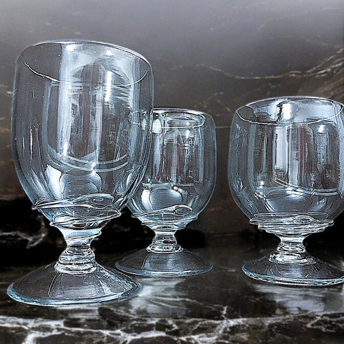 現品限り】蔓草飾りの足つきグラス ～ペルシャの手吹きガラス～ ワイン