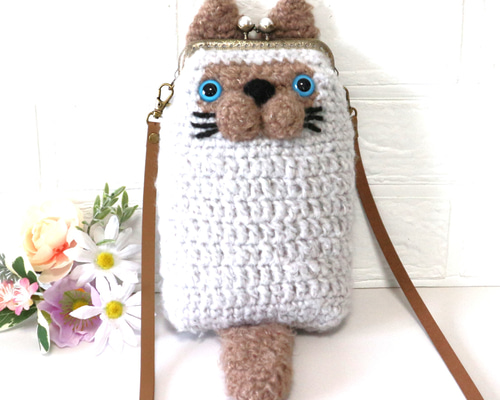 手編みニットの もこもこヒマラヤン猫ちゃんの がま口のスマホ
