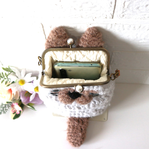 手編みニットの もこもこヒマラヤン猫ちゃんの がま口のスマホ