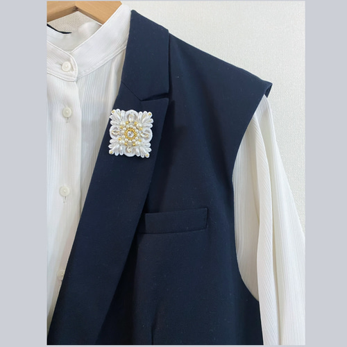 square lace 】レースビーズ刺繍ブローチ セレモニー・卒業式入学式