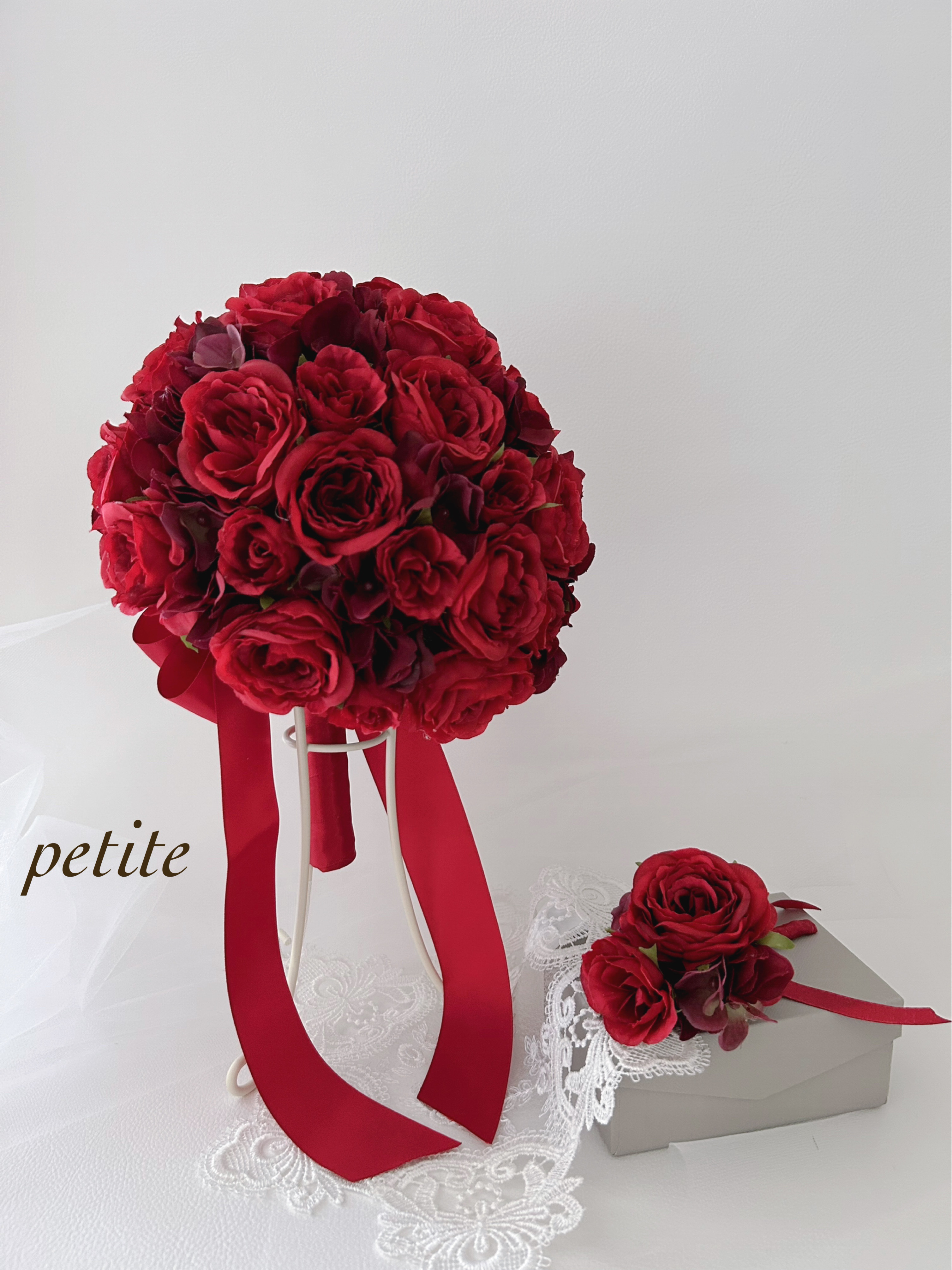 レッドローズのラウンドブーケ・ブートニア　ブーケスタンドセット