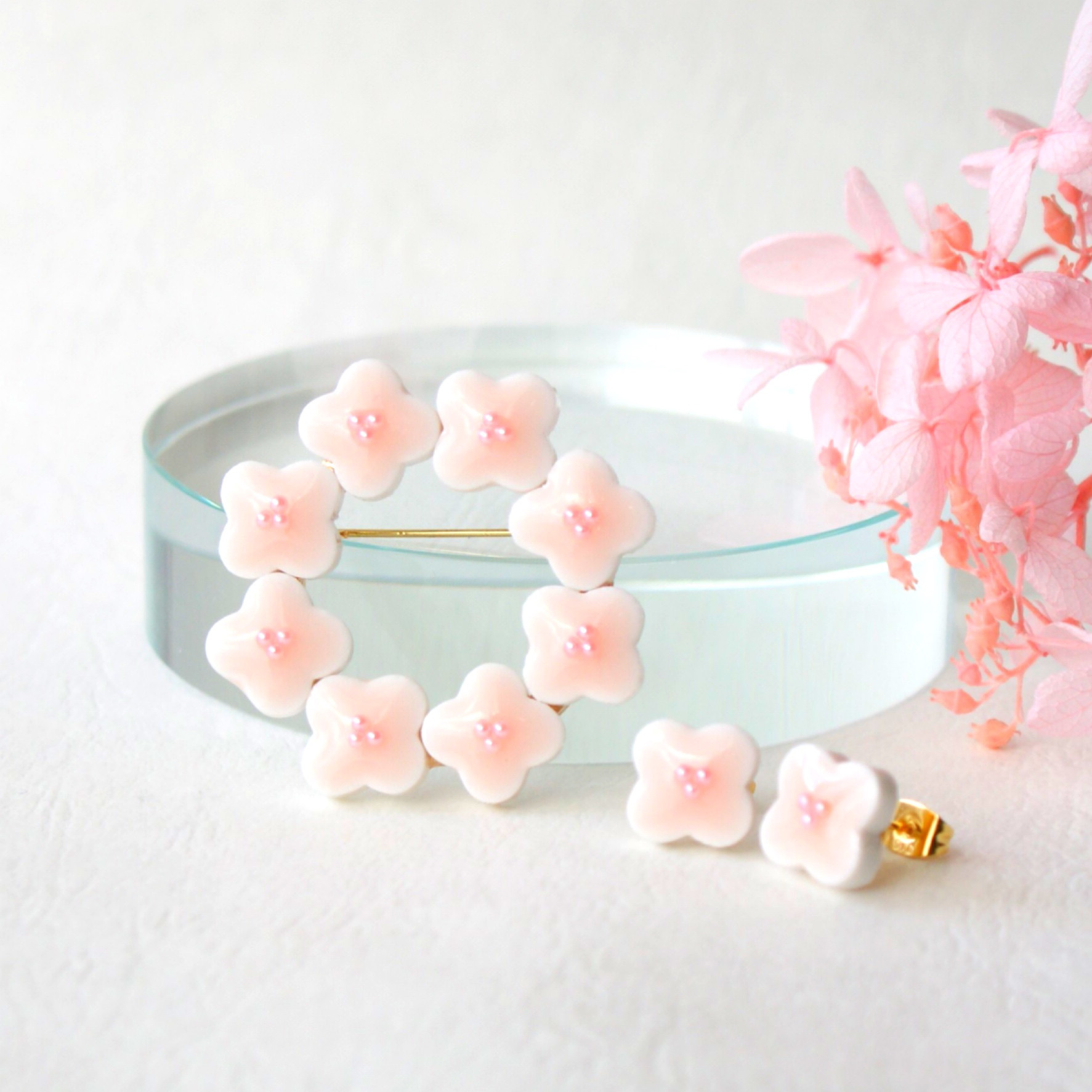 美濃焼サークルブローチとピアス(イヤリング)の２点セット　桜ピンク　フォーマル