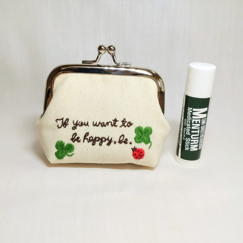 イエローブーケのがま口ポーチ　手刺繍　ハンドメイド f8062f43e9e3d9d5c794c957691dae
