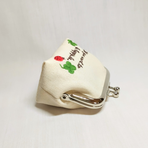 手刺繍＊英語フレーズのがま口ポーチ がま口 おまめのて 通販 18885087
