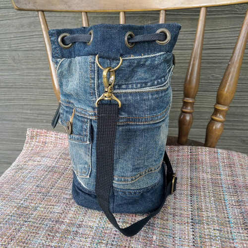 一点のみ！デニムリメイク コンチョ付き 巾着型ショルダーバッグ