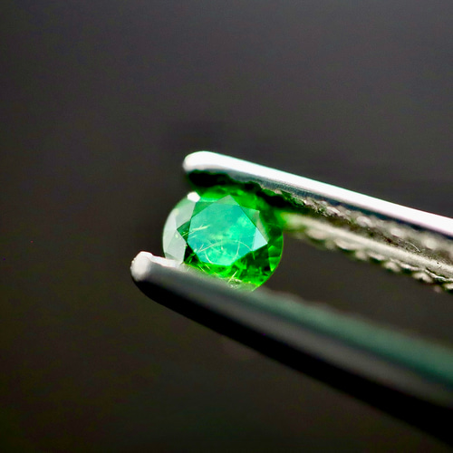 ロシア産 デマントイドガーネット ルース 0.116ct ソーティング