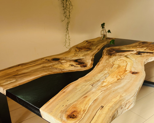 リビングローテーブル　無垢材　栃　レジン　ハンドメイド リビングローテーブル 無垢材 栃 レジン ハンドメイド ダイニング