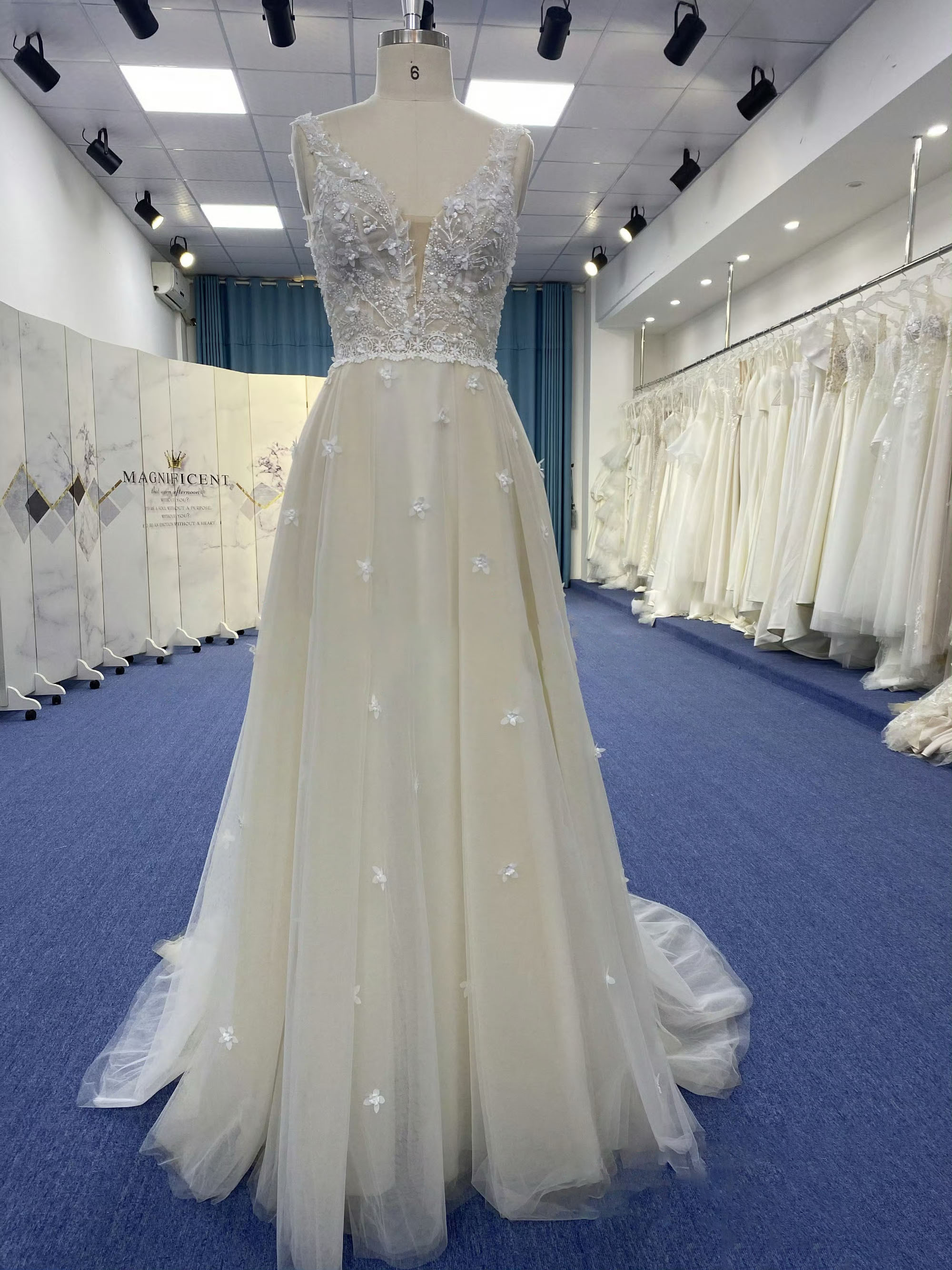 大人気上昇中　アイボリー　シンプル　袖無し　優雅　痩せて見える　ソフトチュール　vネッパーティードレス音楽会演奏会発表会