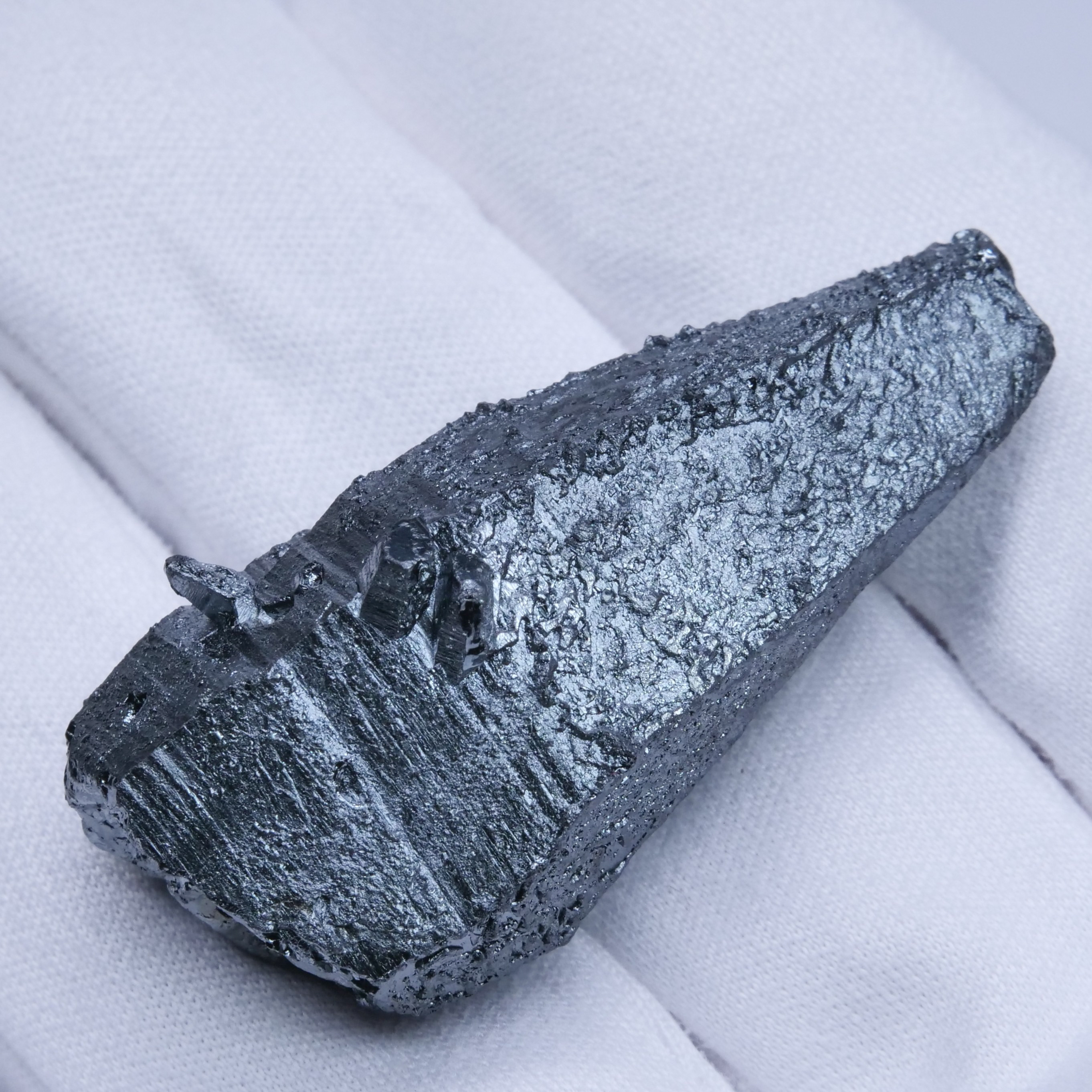 希少【鉱物 標本 赤鉄鉱 結晶 原石】イラン Hormuz Island コランダム型 ヘマタイト 30.2g