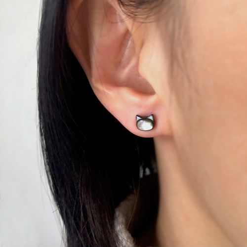 Silver925 ブラックシェルの猫ピアス ピアス（スタッド・一粒） Spica
