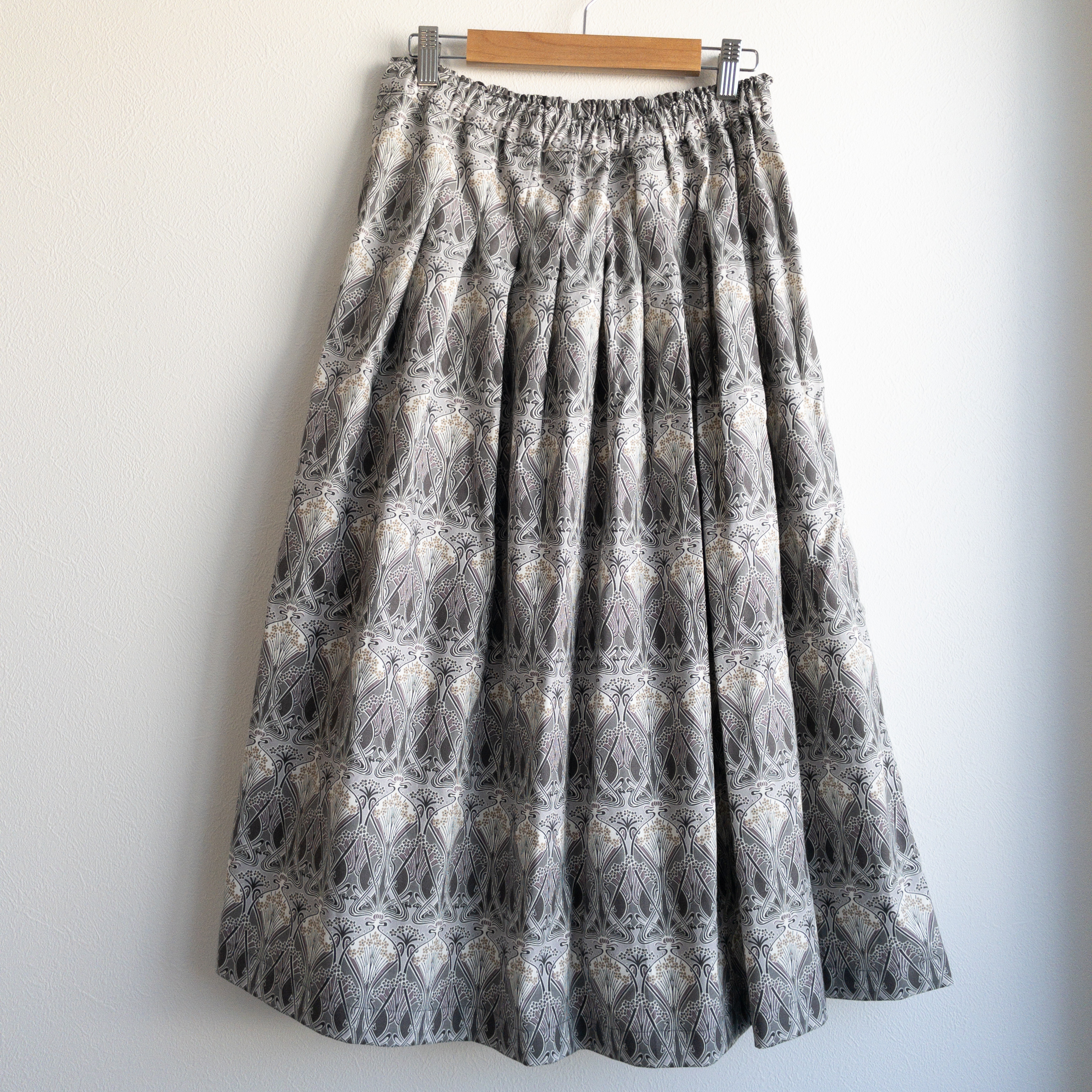 《ビエラ/75cm》アイアンシ　タック入り大人のロングスカート　リバティ