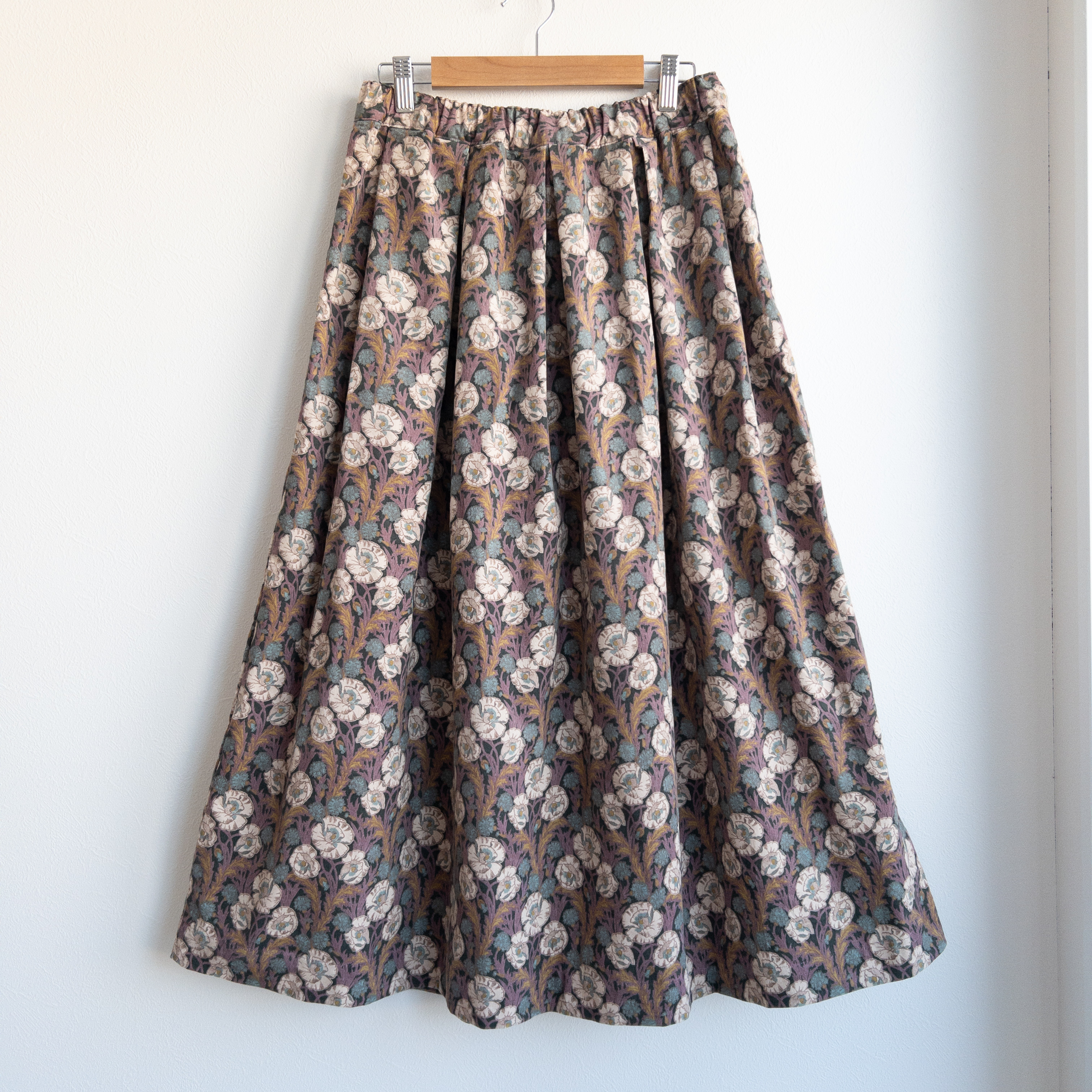 《コーデュロイ/80cm》モーヅポージー　タック入り大人のロングスカート　リバティ