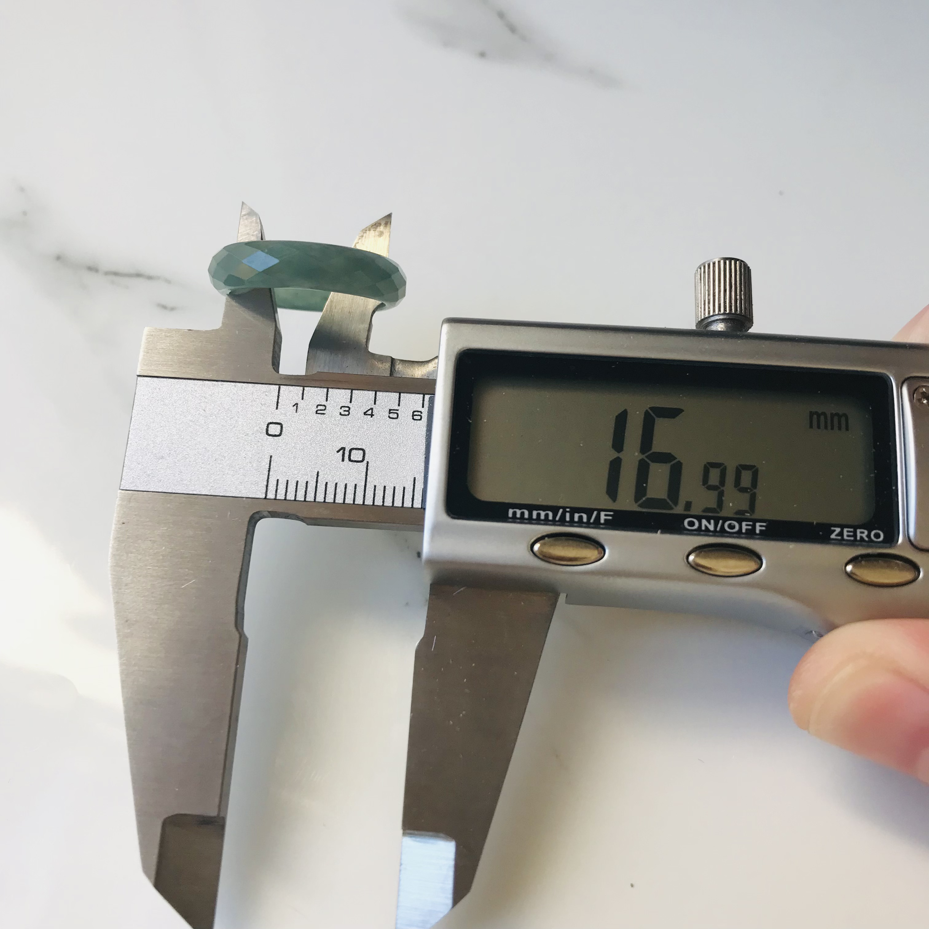 [R60-003］ ジェイド　JADE ヒスイ　本翡翠　くりぬきリング　13号　天然石　グアテマラ産　指輪　　ファセット