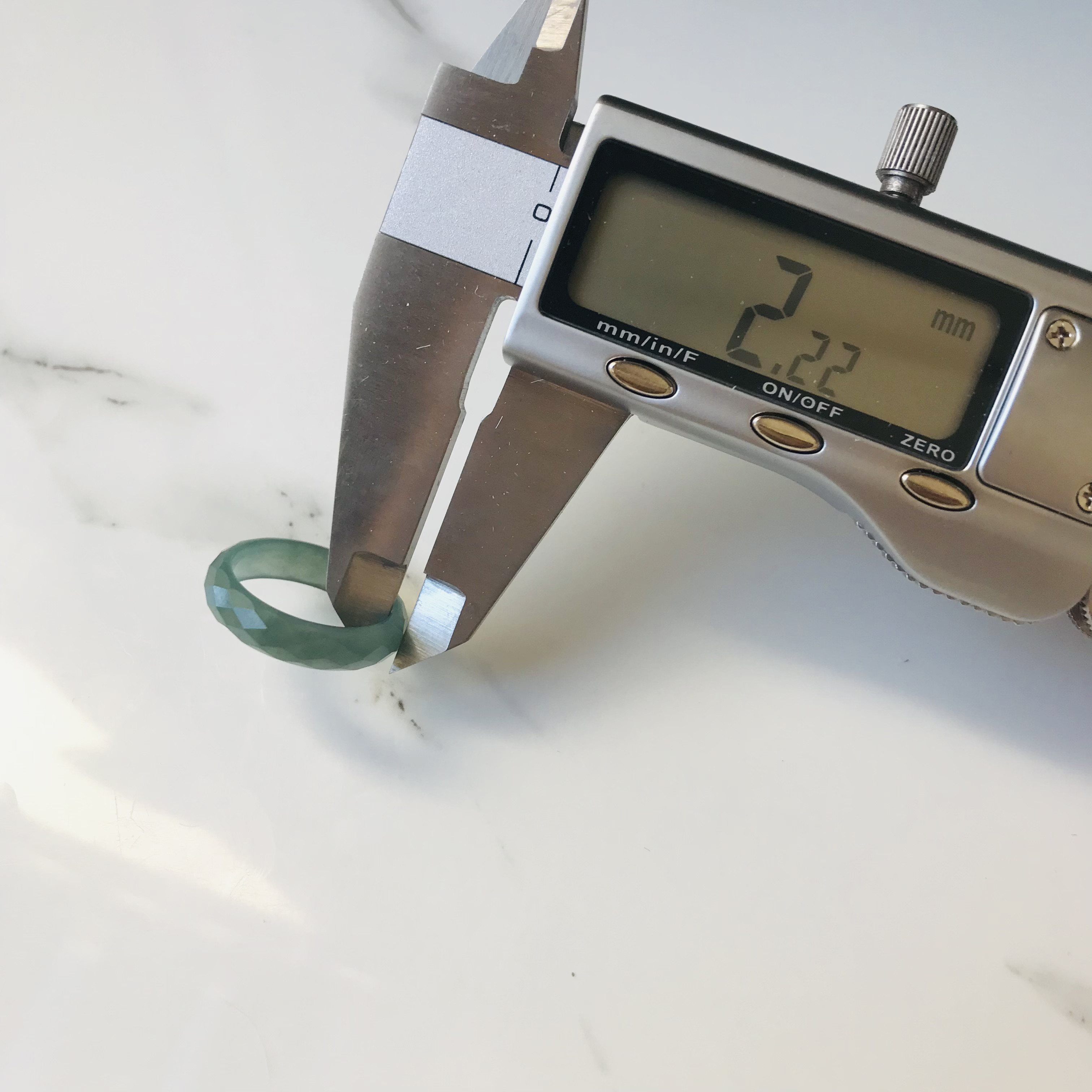 [R60-003］ ジェイド　JADE ヒスイ　本翡翠　くりぬきリング　13号　天然石　グアテマラ産　指輪　　ファセット