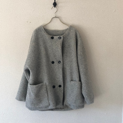 ダブルボタンノーカラーコート 尾州ウール混ボア・ボアニット ベスト