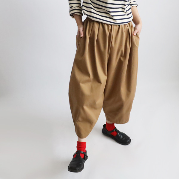 （送料無料）ラスト５　春のパンツ祭り　８０ｃｍ　コットンチノ　裾ダーツ　コクーン ボール パンツゆったりベージュH87A