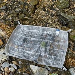 登山・キャンプに最適。ウルトラライトで防水UL-DCF-SEAT(ウルトラライトDCFシート)でテーブルのように使えます 2枚目の画像