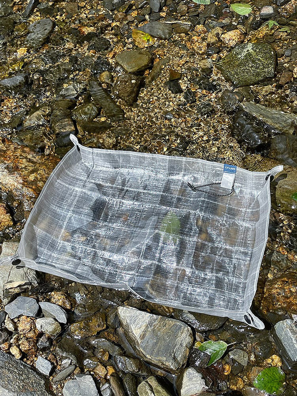 登山・キャンプに最適。ウルトラライトで防水UL-DCF-SEAT(ウルトラライトDCFシート)でテーブルのように使えます 2枚目の画像