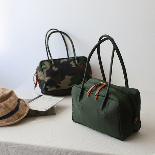 最終SALE クッション入ナイロン 軽量 Mサイズ スクエア ボストン