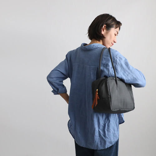 最終SALE 軽量 Mサイズ 四角スクエア ボストン バッグ クッション