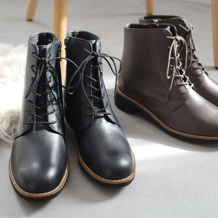 ソフトで軽量に仕上げた飽きない定番デザインの本革ショートブーツ / PO5774