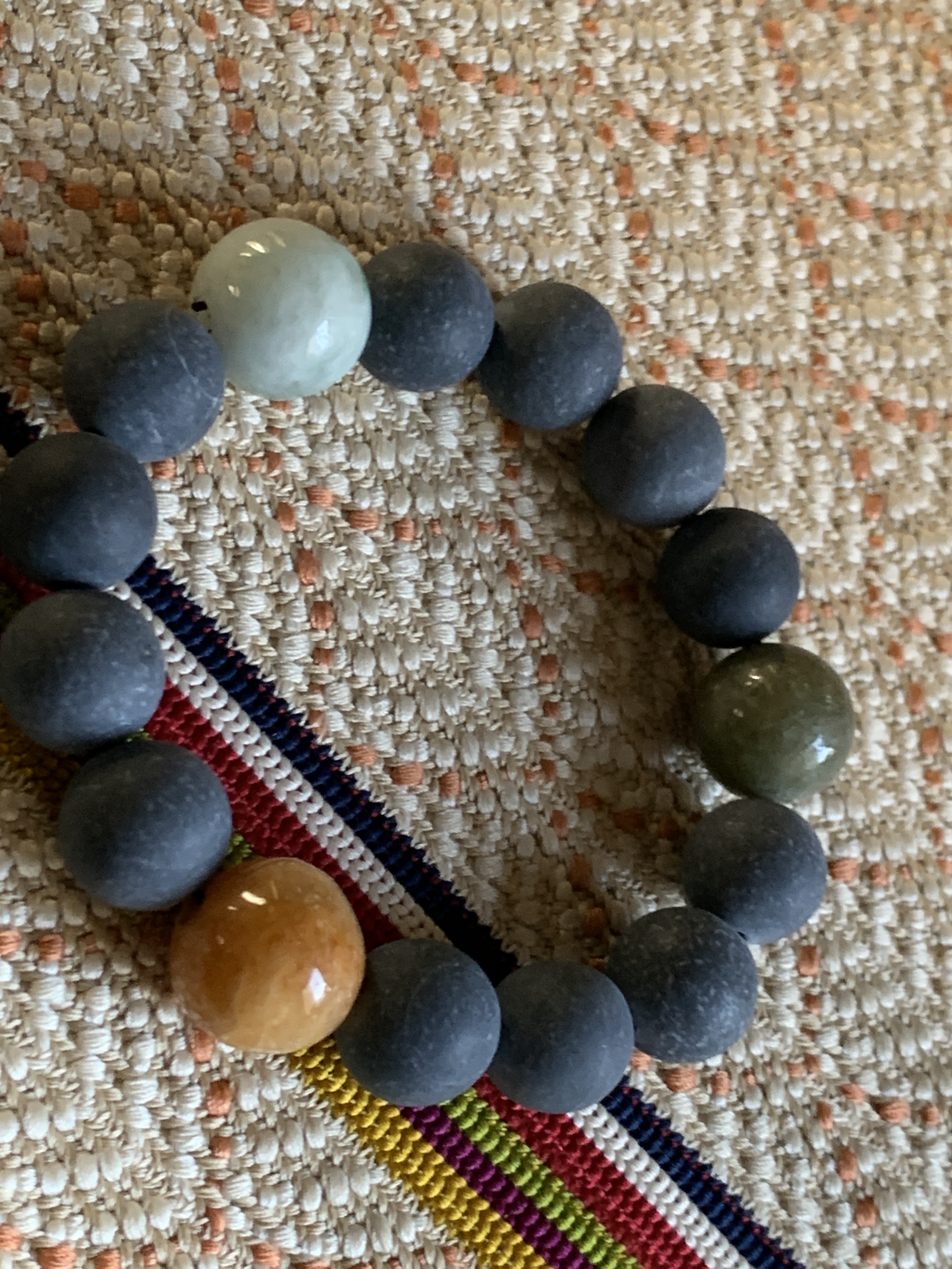 多宝色ミャンマー翡翠と血液循環と新陳代謝のベン石「泗浜浮石」のブレスレット