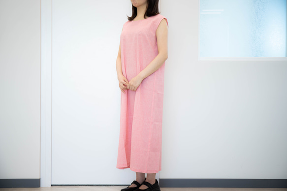毎日着たくなる♪　高島ちぢみ「こころよしノースリーブワンピ」 ブラック／サーモンピンク 1枚目の画像