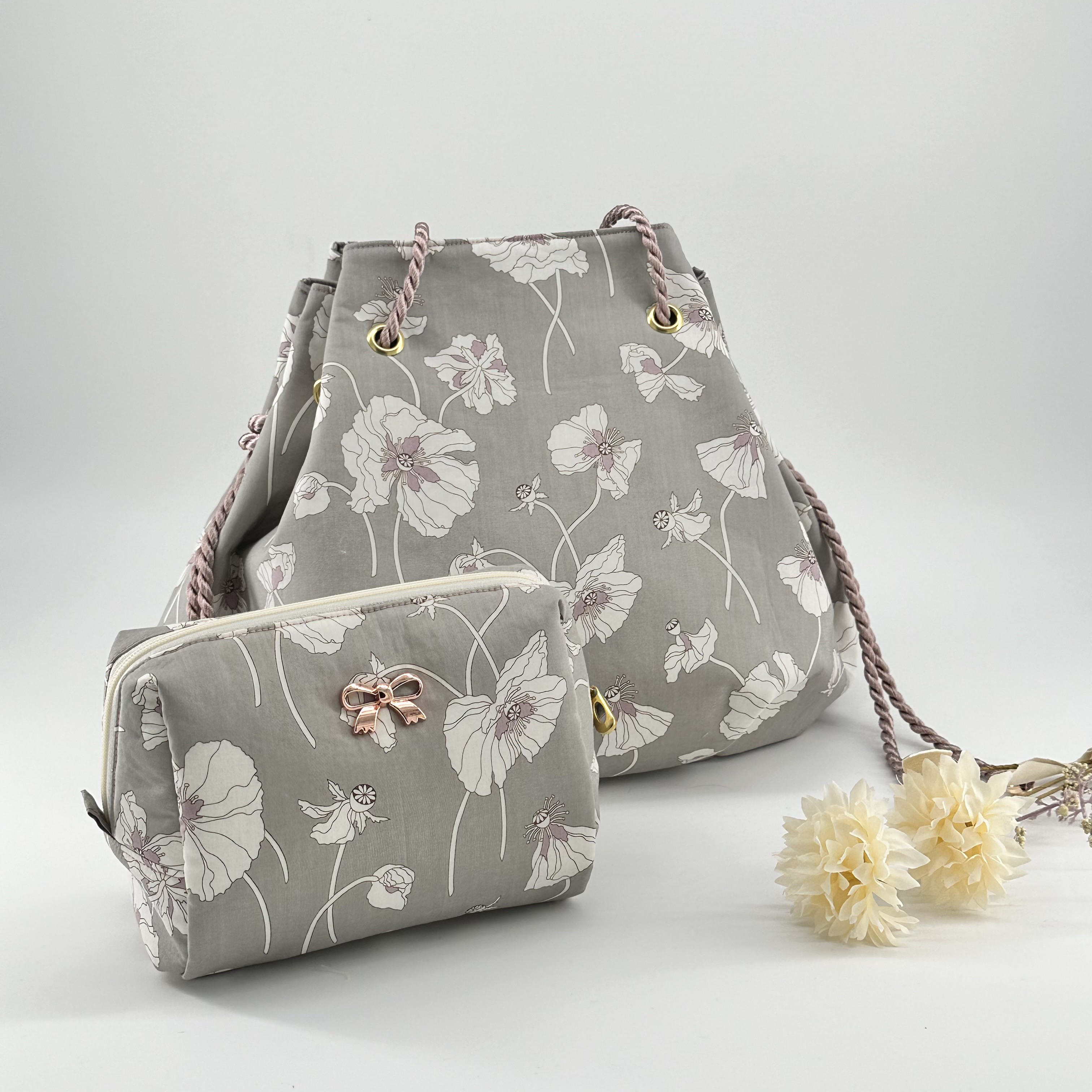 巾着バッグ＊お揃いポーチ付き＊リバティ生地使用＊フラジャイルブルームス＊オーキッドグレー