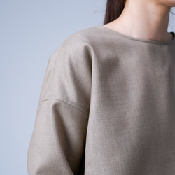 【soco】さらさらウール100% 背中ギャザー 7分袖トップス ／ ミルクティー t015d-mkt2 11枚目の画像