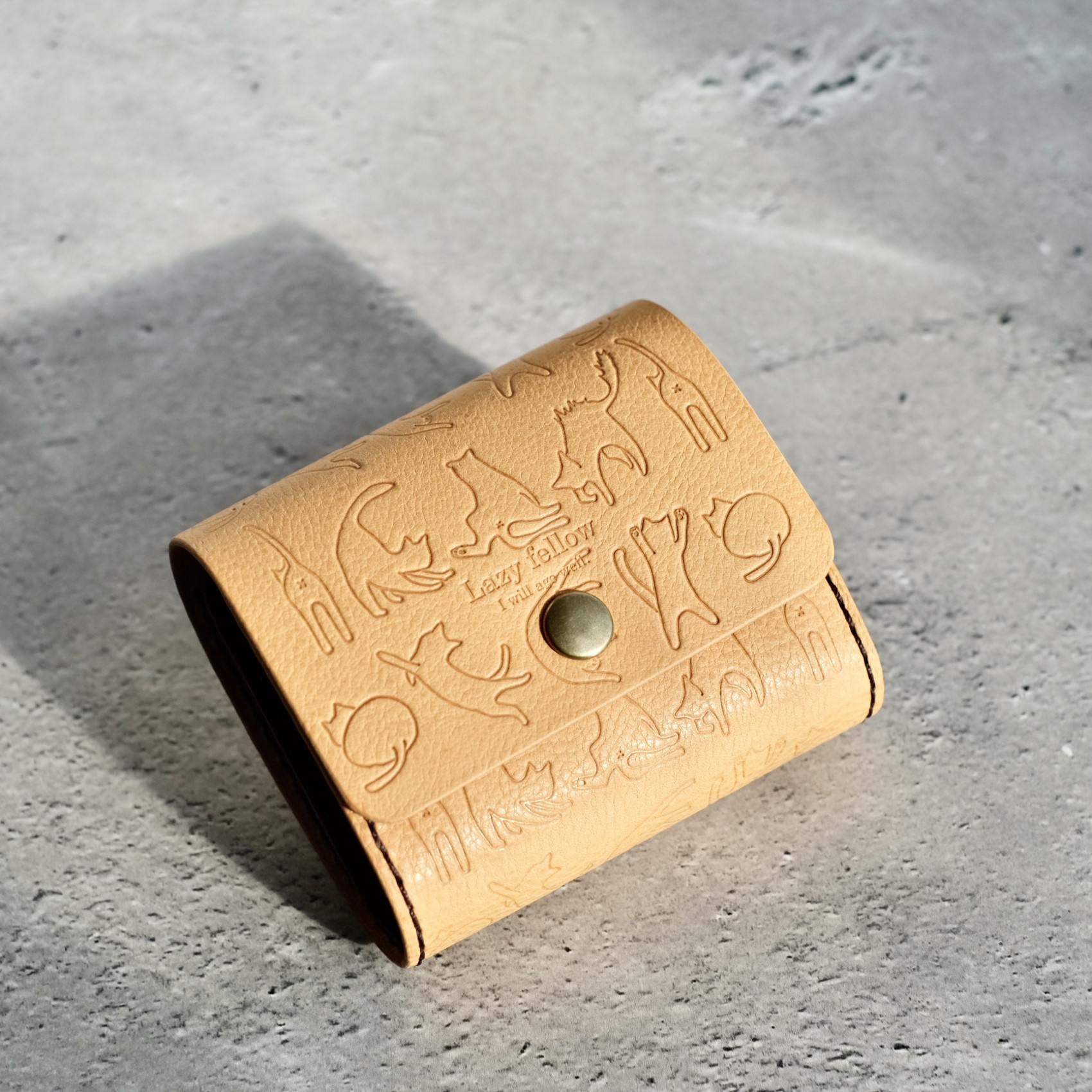 お札を折らない［猫のちいさなお財布　本革　手縫い　ミニ財布　三つ折り　4色　手縫い　春財布　猫　ネコ　ねこ