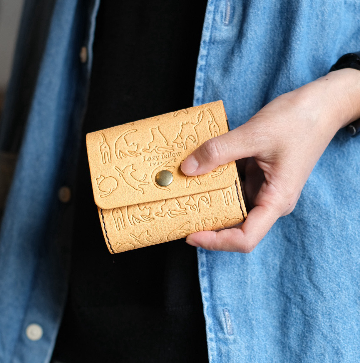 お札を折らない［猫のちいさなお財布　本革　手縫い　ミニ財布　三つ折り　4色　手縫い　春財布　猫　ネコ　ねこ