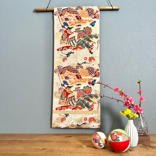 ワケありな逸品 帯のタペストリー アンティーク 花の扇に鶴 帯 着物