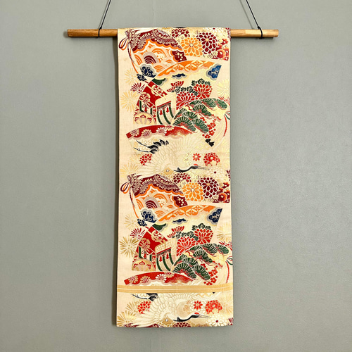 ワケありな逸品 帯のタペストリー アンティーク 花の扇に鶴 帯 着物