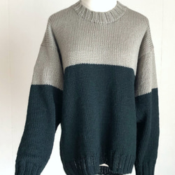 ベージュグレー X ダークグリーン　並太毛糸セーター　ウール100% 2枚目の画像