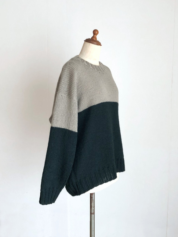 ベージュグレー X ダークグリーン　並太毛糸セーター　ウール100% 5枚目の画像