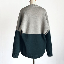 ベージュグレー X ダークグリーン　並太毛糸セーター　ウール100% 6枚目の画像