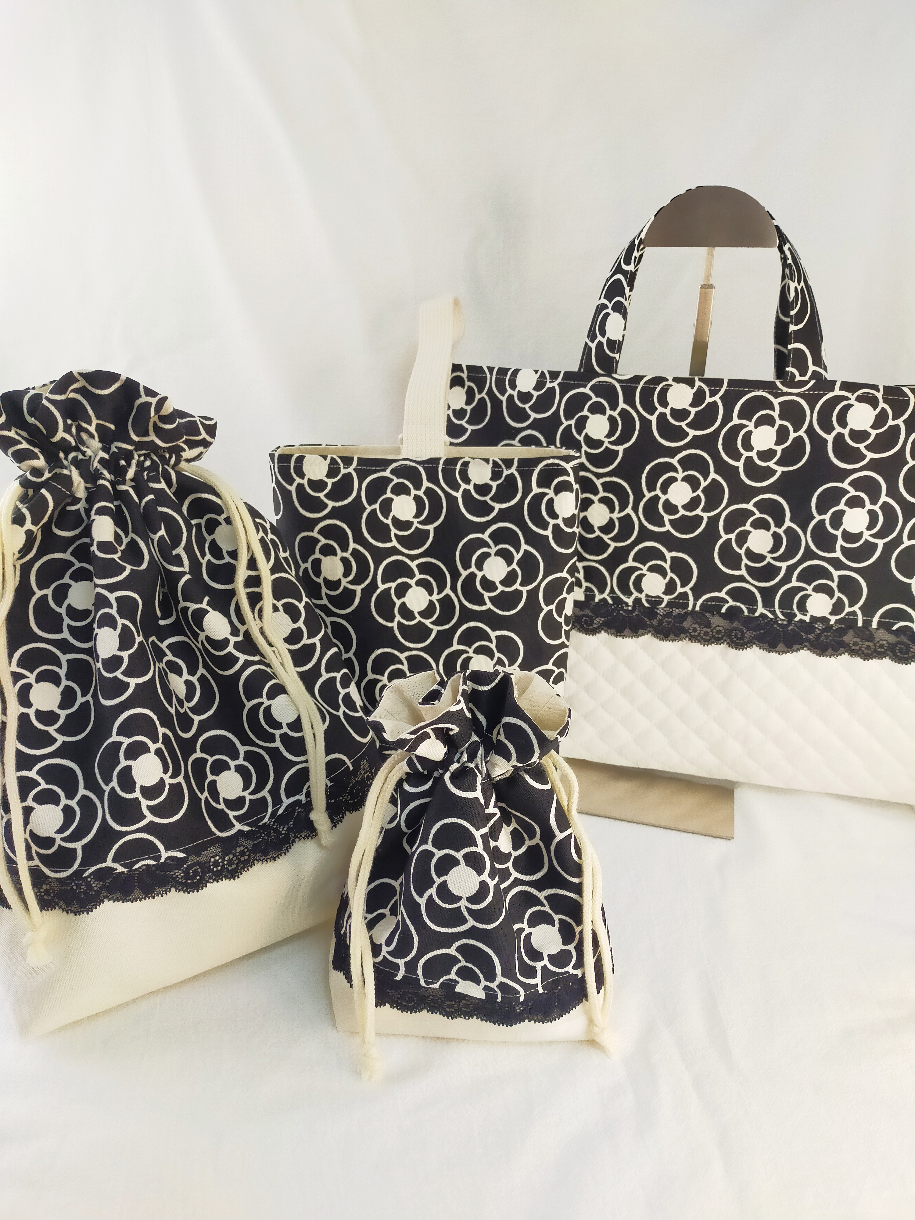 《送料無料》北欧風花柄のモノトーン入園入学セット⑦　北欧　通園バッグ　上靴袋　給食袋　カメリア　椿　着替袋　コップ袋