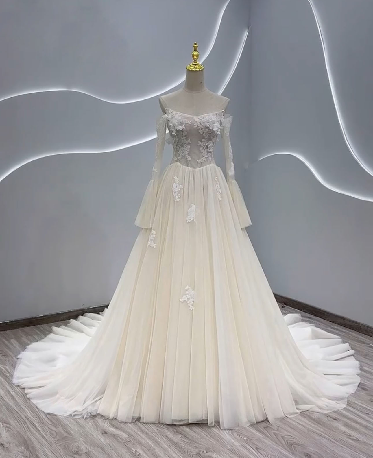 高品質保証！アイボリー　取り外し可能お袖　エレガントなシルエット　オフショルダー　ふんわりチュール　優雅Aラインお呼ばれ