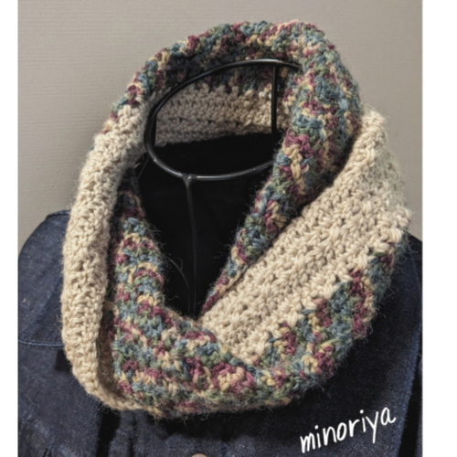 手編みスヌード 送料無料 ねじねじだからかぶるだけ 肩の凝らない軽い