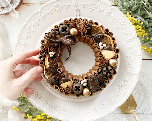 バレンタインに。美味しそうな森のタルトケーキリース バレンタインに。美味しそうな森のタルトケーキリース