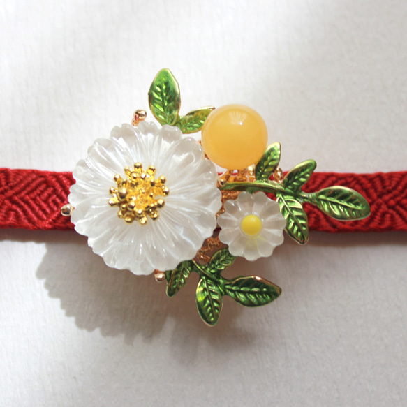 ●帯留/帯留め 白い花と黄色の実 1枚目の画像